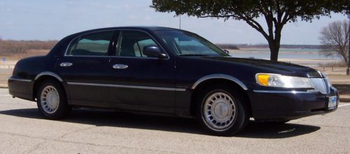 2000 lincoln town car executive series - very clean car inside and out