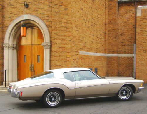 1971 buick riviera boat tail never rusted, original low miles, always garaged.