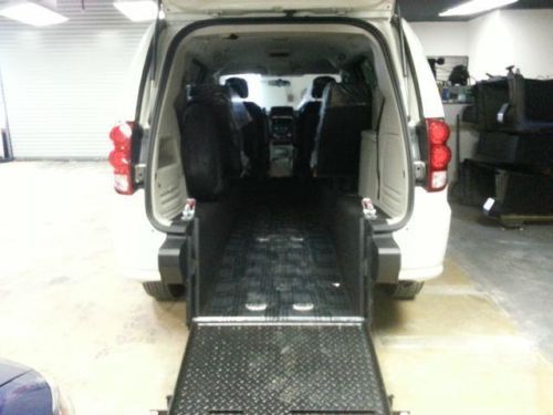 2013 dodge grand caravan wheelchair ramp van