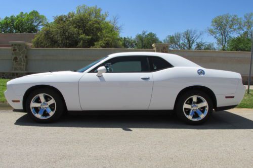 Challenger sxt **like new** power windows/locks bank financing available