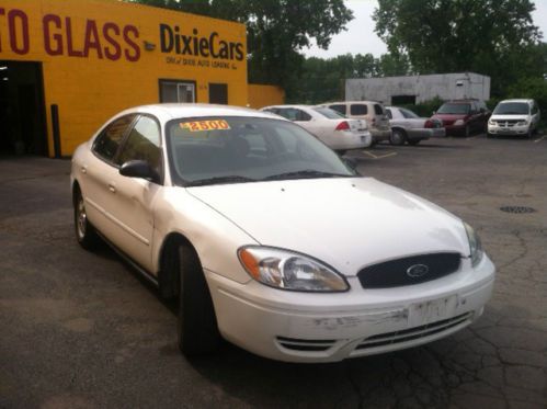 2005 ford taurus se sedan 4-door 3.0l