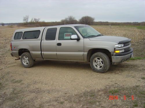 2001 chevy silverado 1500 4x4 ext cab 188,500  mi lt pewter met topper windows