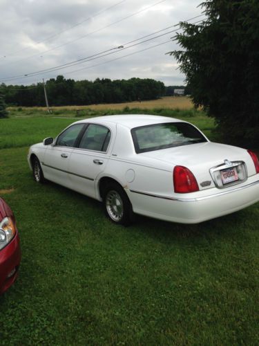 1998 lincoln town car executive sedan 4-door 4.6l