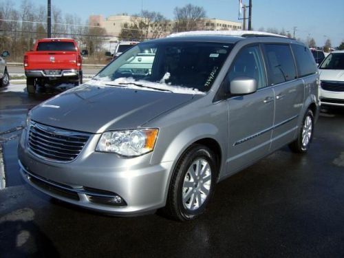 2013 chrysler town & country touring