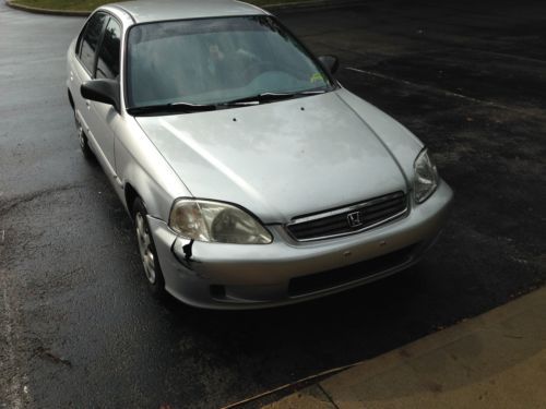 Silver sedan honda civic 1999