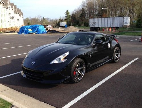 2013 nissan 370z nismo (black, ~3000 miles, new condition)