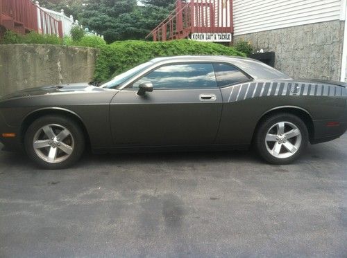 2009 dodge challenger se coupe 2-door 3.5l