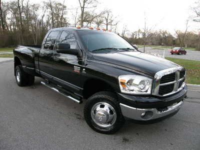 2007 dodge 3500  slt 4x4 dually cummins 6.7 diesel 99k miles very nice truck