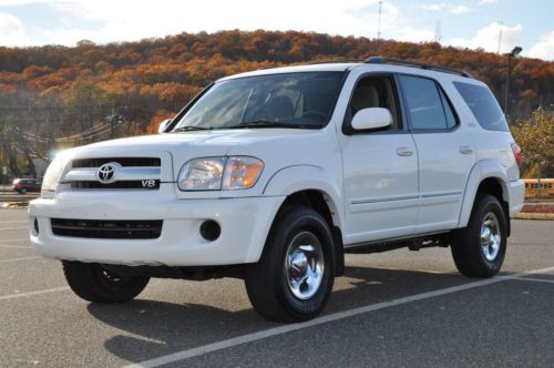 2006 toyota sequoia sr5 awd suv 4-door no reserve 3rd row seating clean carfax