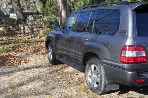 Beautiful 2006 toyota land cruiser great condition low miles clean car