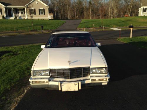 1992 cadillac deville white/maroon interior, 4.9l v8, good condition