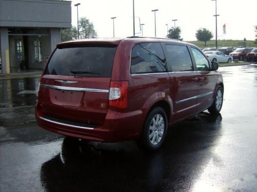 2013 chrysler town & country touring