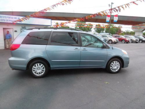 2010 toyota sienna le