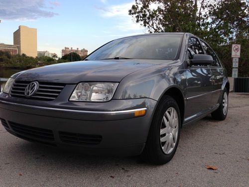 2005 volkswagen jetta gl sedan 2.0l. clean. low mileage