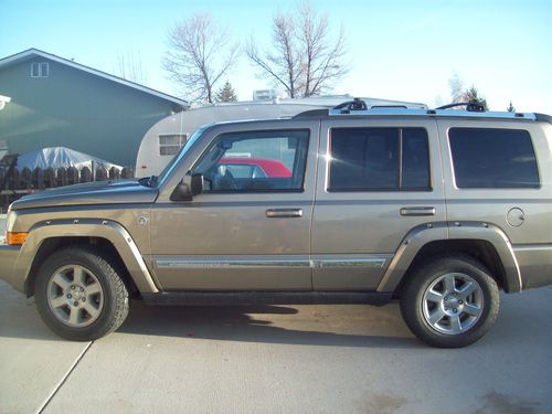 2006 jeep commander hemi, nav, leather, satalite, rear entertainment.