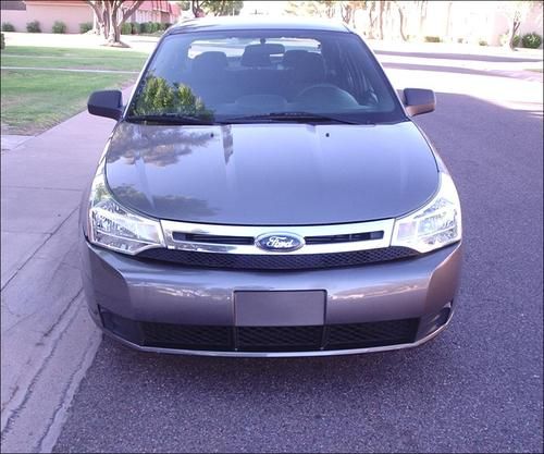 2010 ford focus se sedan 4-door 2.0l