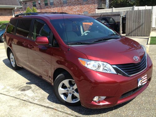 2011 toyota sienna le mini passenger van 5-door 3.5l