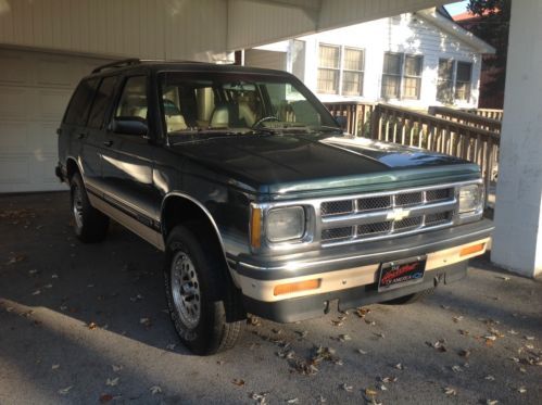 Classic 1993 s10 4-door blazer/tahoe push button 4 wheel drive -only 117k  miles