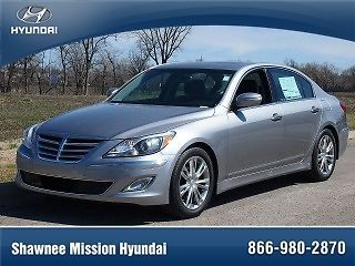 2013 hyundai genesis 4 door sedan v6 3.8 / 1512 miles / leather / navigation