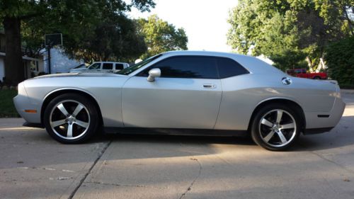 2010 dodge challenger r/t coupe 2-door--srt8 wheels and interior