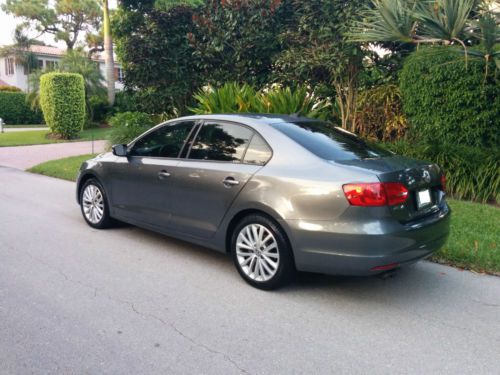 2011 vw jetta sel 2.5, bluetooth,navigation, keyless entry, 17&#034; wheels, sd radio