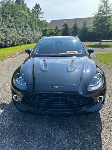 2021 aston martin dbx