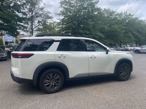 2022 nissan pathfinder sv