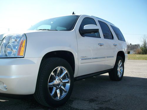 2012 gmc yukon denali 6.2 v8, nav, sunroof, backup camera,power running boards