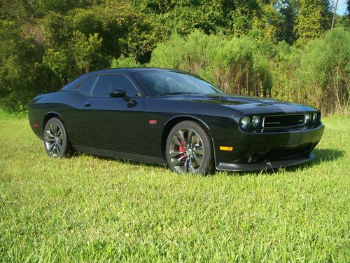 Dodge Challenger srt 2013