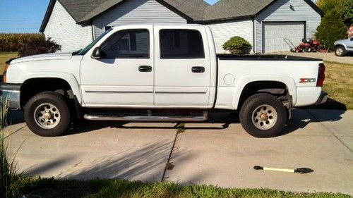 White chevy crew cab 4wheel drive