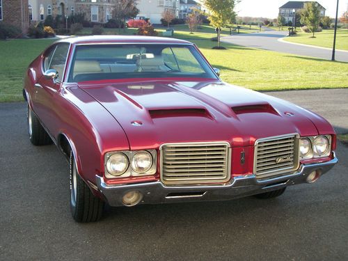 1971 oldsmobile cutlass - classic american muscle car