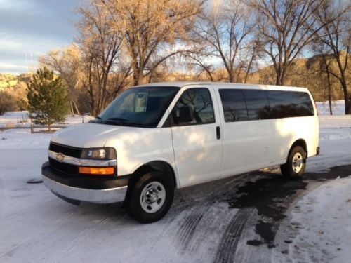 2010 chevy express  lt 15 passanger  van