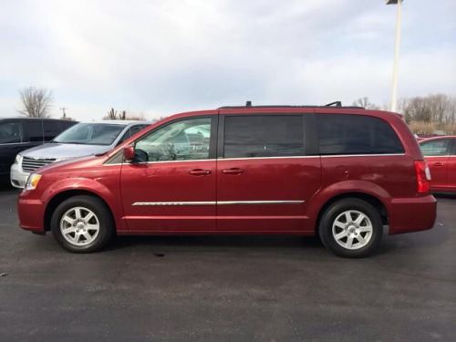 2013 chrysler town & country touring