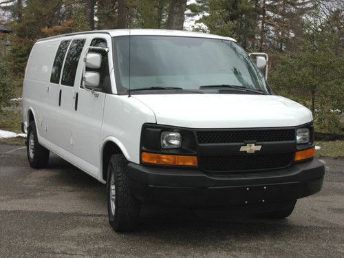 Chevy express &lt;  extended  &gt; fleet  serviced cargo van