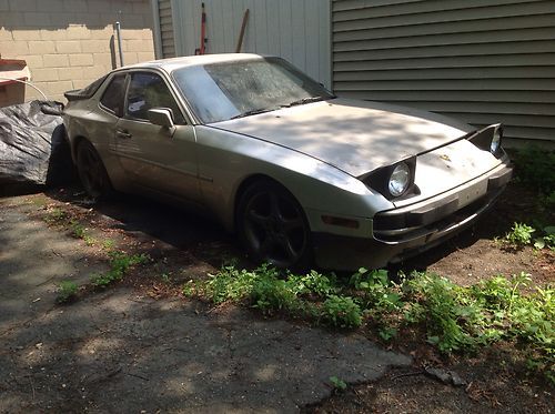 1987 porsche 944s 2 door coupe with 5spd trans, runs good, project car, race car