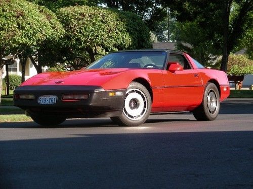 1984 chevrolet corvette 5 spd excellent condition!