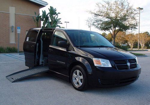 2010 grand caravan braun wheelchair handicap van, emc system, only 2k miles