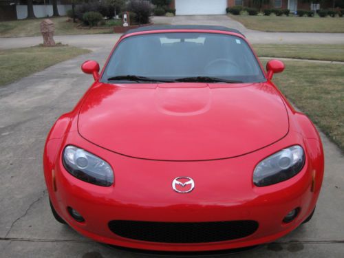 2006 mazda mx-5 miata sport convertible 2-door 2.0l