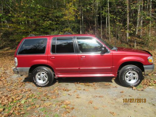 Purchase Used 2000 Ford Explorer Xlt Sport Utility 4 Door 40l In