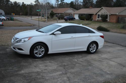 2011 hyundai sonata 4 door pearl white