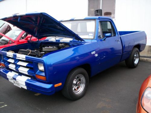 1985 dodge truck d150 short bed  ,  440 big block , 727 trans , fast  , wrecked