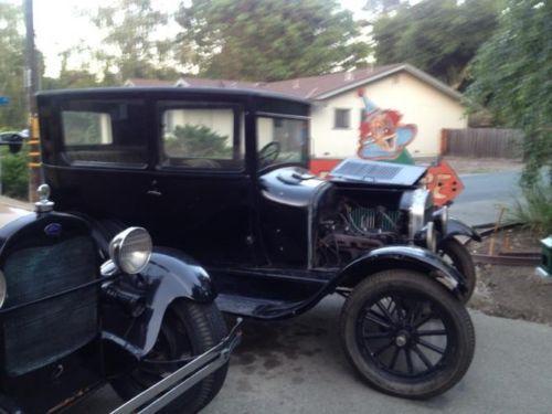 1926 ford model t - 2 door sedan