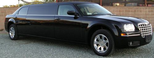 6 passenger chrysler 300 limousine