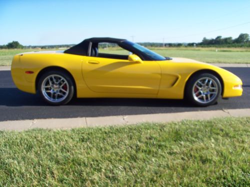 2004 chevrolet corvette base convertible 2-door 5.7l