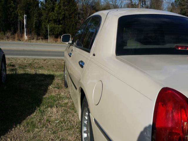 Lincoln town car cartier sedan 4-door