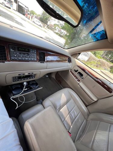 2002 lincoln town car signature