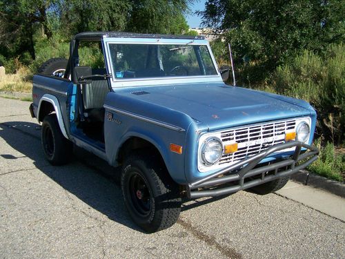 1972 ford bronco 302 v8 2bbl carb, 3spd floor shift trans, runs drives great