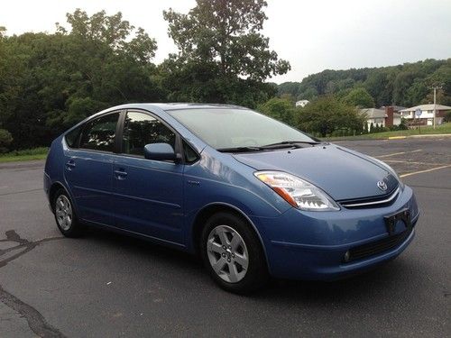 2007 toyota prius 4-door 1.5l package 5* navigation* back up camera* no reserve*