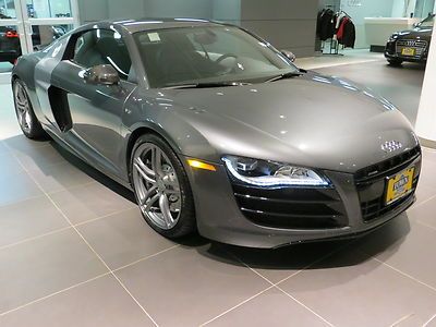 2012 audi r8 5.2l v10 nav quattro bang &amp; olufsen black leather w/red stitching