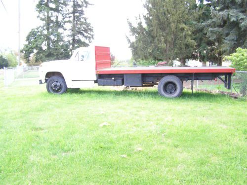 1972 ford 600 flat bed truck runs excellent